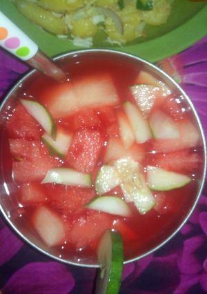 A picture of Strawberry cucumber with watermelon drink.