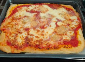 Foto di Pizza con gorgonzola e salame😋