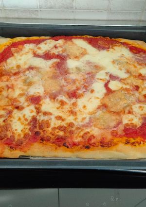 Foto di Pizza con gorgonzola e salame😋