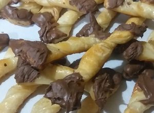 Una foto de Lacitos de Hojaldre, Miel, Chocolate, Muy Ricos Súper Fáciles