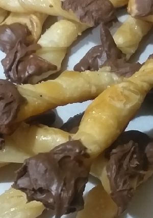 Una foto de Lacitos de Hojaldre, Miel, Chocolate, Muy Ricos Súper Fáciles