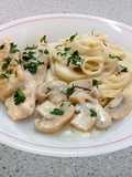 ✅ Tallarines con pollo y champiñones con salsa de crema y quesos 🍝🍗