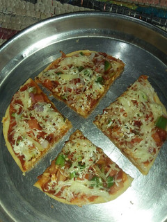 પીઝા (Pizza racipe in gujarati) રેસીપી મુખ્ય ફોટો