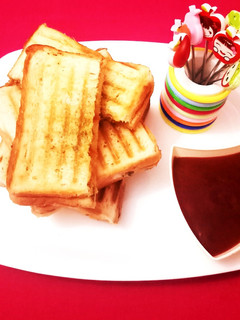 वेज मेयोनेज़ सैंडविच (Veg Mayonnaise sandwich recipe in Hindi) रेसिपी मुख्य फोटो