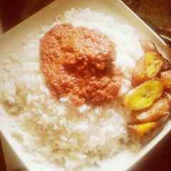 A picture of White rice and stew.