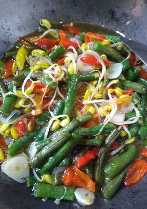 Foto resep Oseng kacang panjang thokolan dele nendaaanggg..👍😆