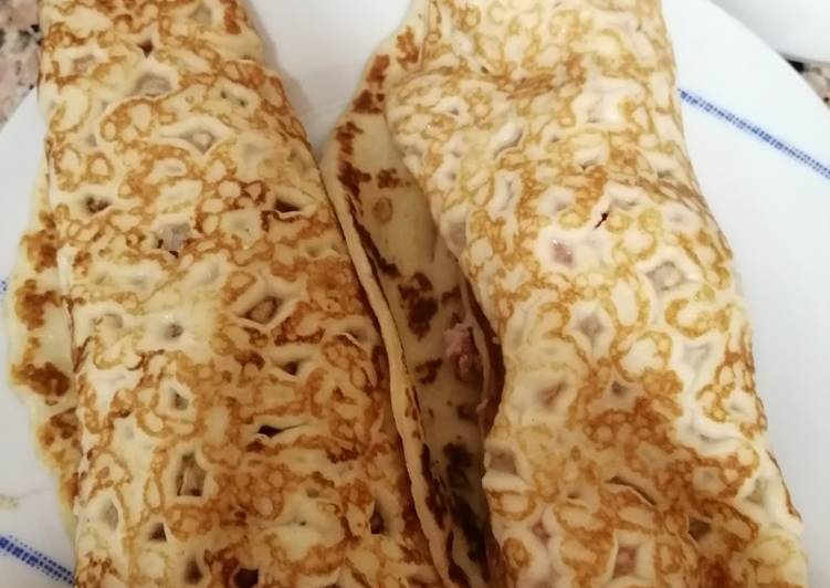 Crepes de atún y huevo, con tomate