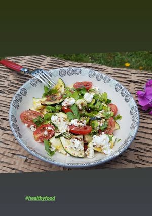 Une photo de Salade fève, courgettes et chèvre frais