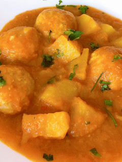 Una foto de Albóndigas en salsa con patatas