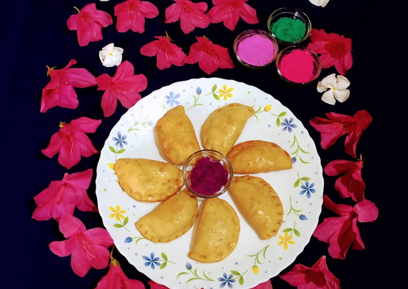 Halwa Stuffed Gujia