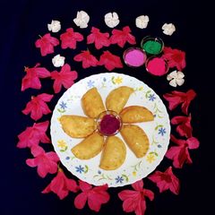 A picture of Halwa Stuffed Gujia.