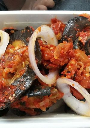 A picture of Peppered snail.