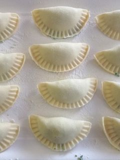 Foto di Ravioli di semola con ripieno di ricotta e bietoline