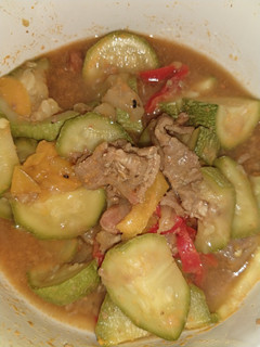 Una foto de Puntas de res salteadas con calabacines