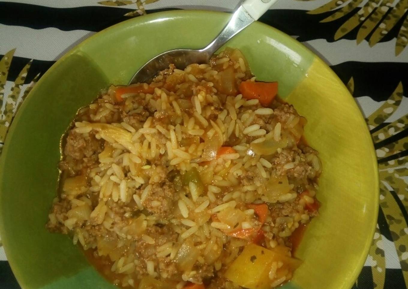 Guiso de arroz con carne picada para dos personas