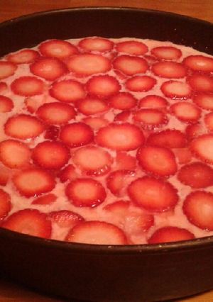 Una foto de Torta fría de frutilla