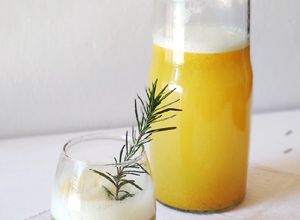 Una foto de Limonada de Cúrcuma