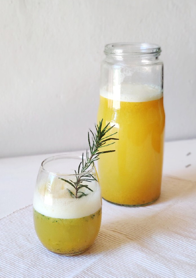 Una foto de Limonada de Cúrcuma