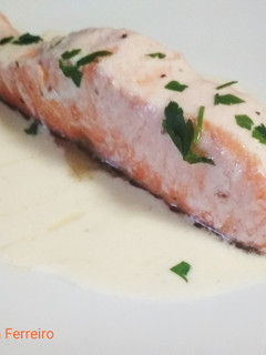 Una foto de Salmón a la crema de limón