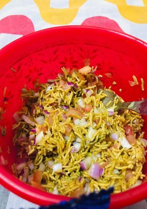 A picture of Bhel puri.