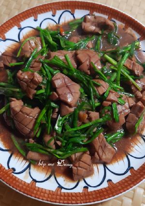 Hình của món Tim cật xào hẹ.