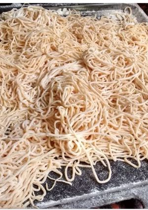 Una foto de Plato del día tallarines caseros de harina y semila