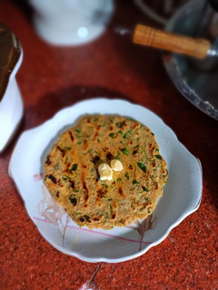 ज्वार मेथी पराठा(Jowar methi paratha recipe in Hindi) रेसिपी मुख्य फोटो