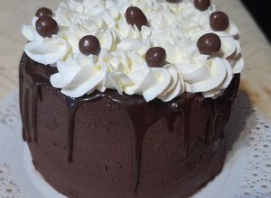 Una foto de Torta drip cake