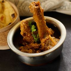 A picture of Nalli Qorma.
