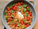 Fusilli con queso brie de cabra, tomatitos cherry y albahaca 🍝Pasta seca sin gluten con queso brie