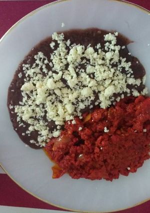 Una foto de Chorizo en Salsa Martajada