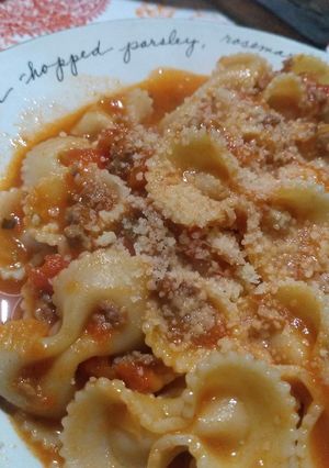 Una foto de Bolognesa con fideos moñitos 😋