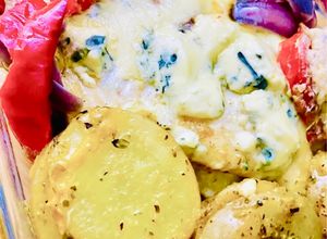 Una foto de FILETES DE BRÓTOLA CON CREMA/NARANJA/ROQUEFORT Y PAPAS A LA MOSTAZA 👏😋😋👏😋😋🤩