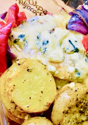 Una foto de FILETES DE BRÓTOLA CON CREMA/NARANJA/ROQUEFORT Y PAPAS A LA MOSTAZA 👏😋😋👏😋😋🤩