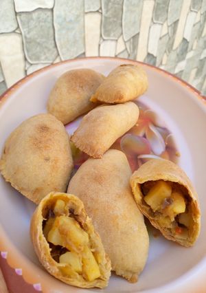 A picture of Baked meat pie.
