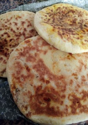 صورة لوصفة فطائر محشية باللحمة المفرومة والفلافل ألوان والشحمة بالمقلاة 😋😋