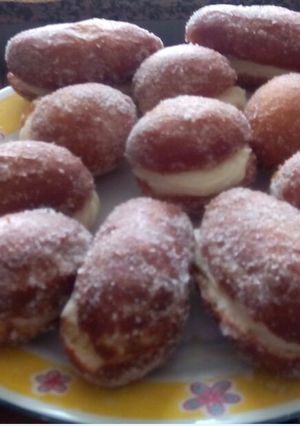 Una foto de Bombas o pepitos rellenos de crema