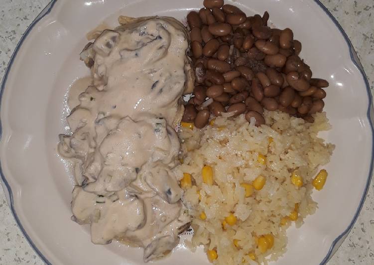 Pollo con crema y champiñones