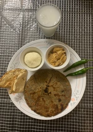 ભરેલો રોટલો(Stuffed Rotlo Recipe in Gujarati) રેસીપી મુખ્ય ફોટો