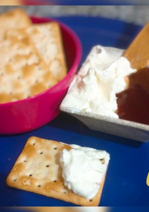 Una foto de Queso untable, con leche en polvo. Súper económico, fácil y rico