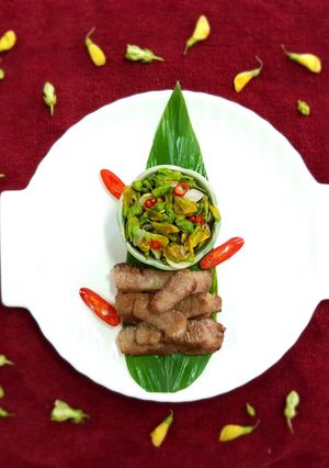 รูปของ ยำดอกโสนดอกขจรและหมูกริล #อาหารไทยง่ายๆ