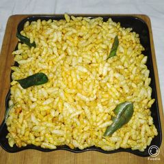 A picture of Masala puffed rice.