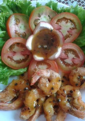 Hình của món Tôm sốt chanh dây.