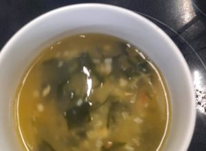 Hình của món Canh cua biển rong biển nấm kim châm.