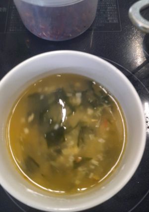 Hình của món Canh cua biển rong biển nấm kim châm.