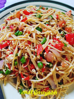 A picture of Stir fry spaghetti.