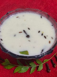 ગુજરાતી કઢી (Gujarati Kadhi Recipe In Gujarati) રેસીપી મુખ્ય ફોટો