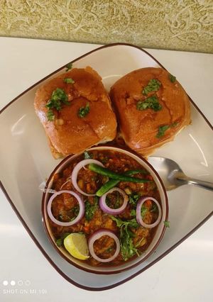 पाव भाजी (Pav Bhaji Recipe in Hindi) रेसिपी मुख्य फोटो