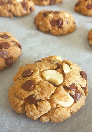 Une photo de Cookies aux pépites de chocolat et macadamia