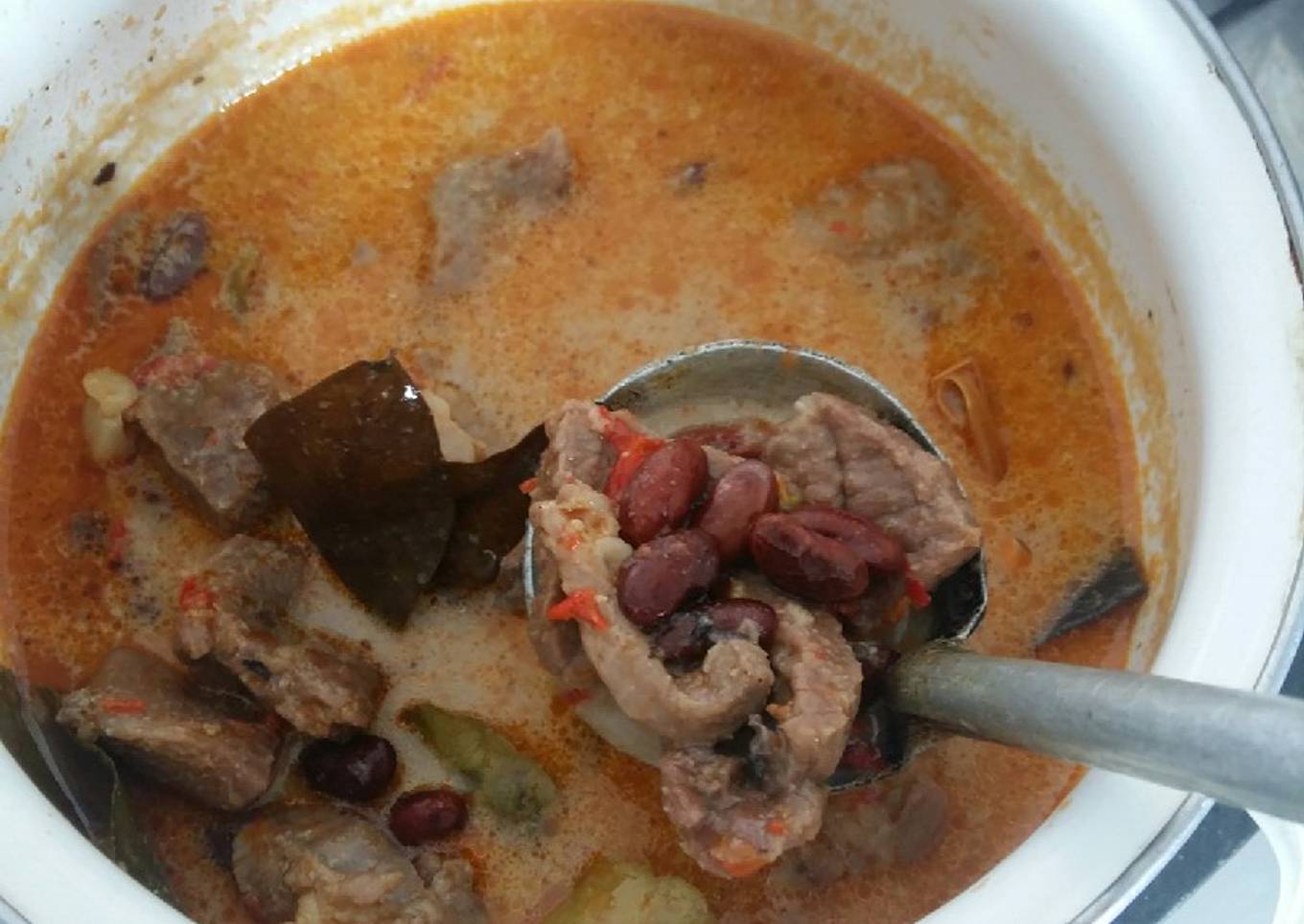 Rendang daging sapi dengan kacang merah